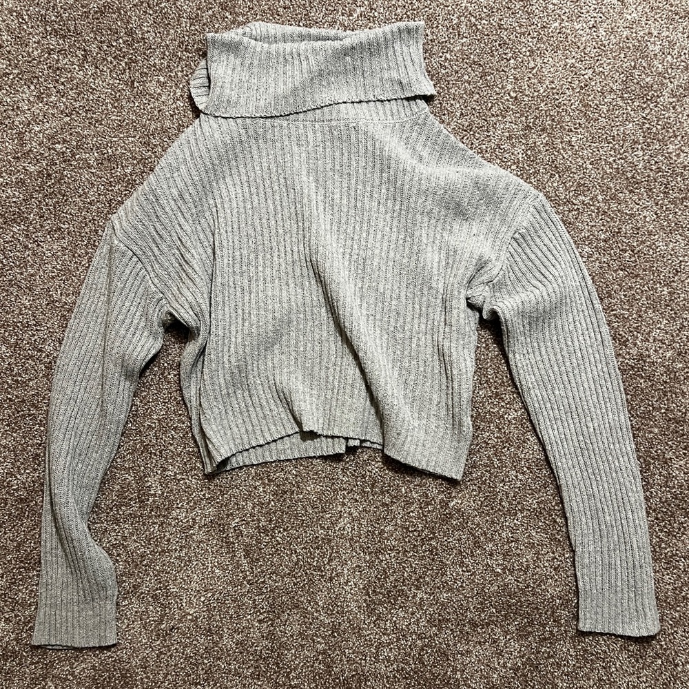 Gray Ribbed Cropped Turtleneck Sweater
